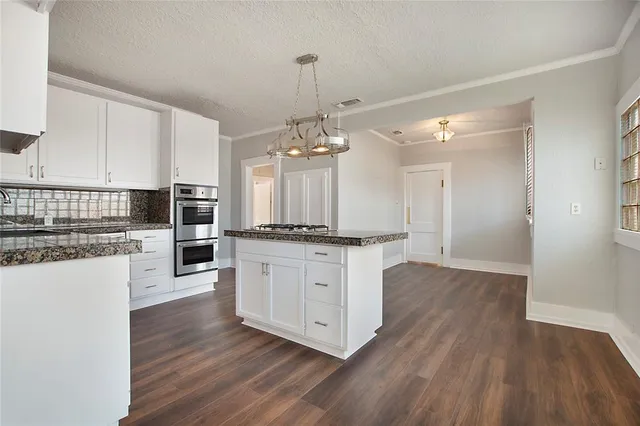 $2,850 | 2222 Harrison Avenue, Fort Worth, TX 76110