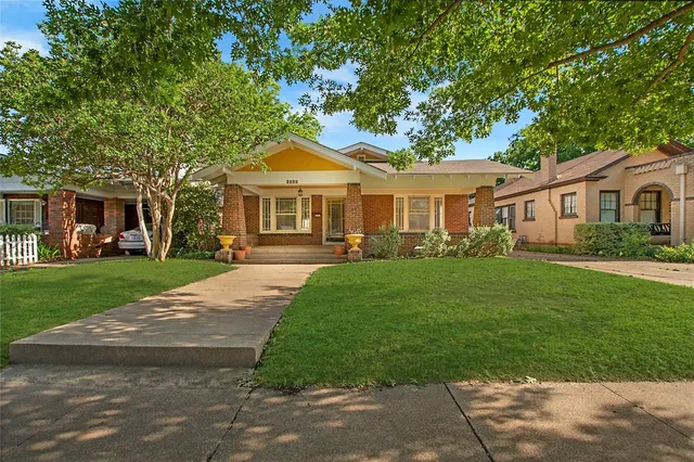 $2,850 | 2222 Harrison Avenue, Fort Worth, TX 76110