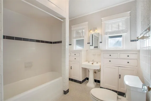 $2,850 | 2222 Harrison Avenue, Fort Worth, TX 76110