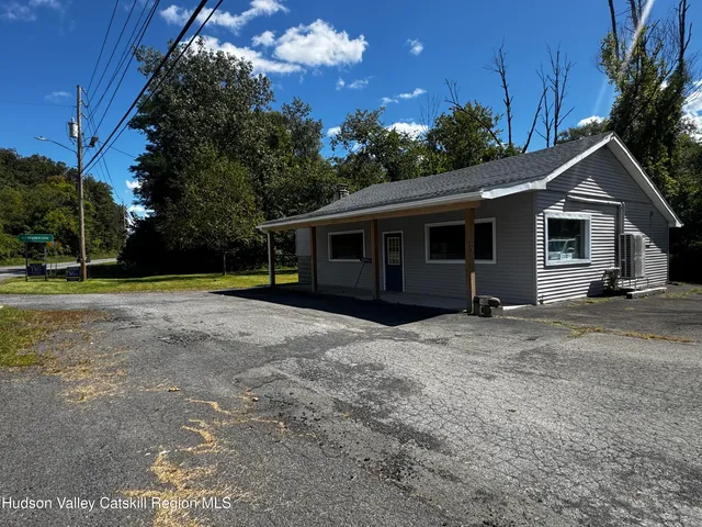 a view of a house with backyard and trees