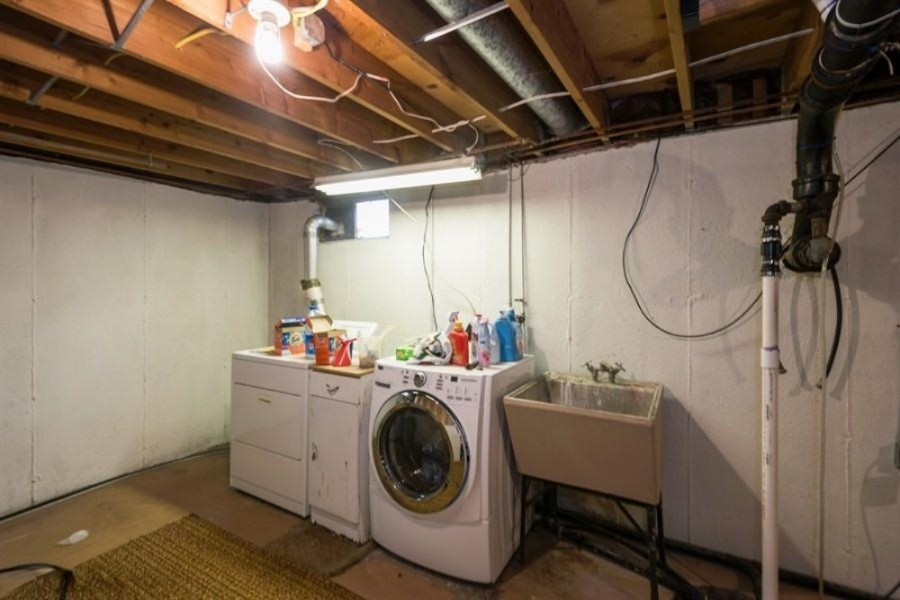 2587 Huntly Road Niles, MI 49120 - Photo 12 of 13 12_2587Huntly_44_LaundryRoom_LowRes