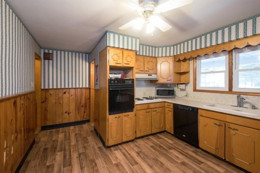 2587 Huntly Road Niles, MI 49120 - Photo 4 of 13 04_2587Huntly_5_Kitchen_LowRes