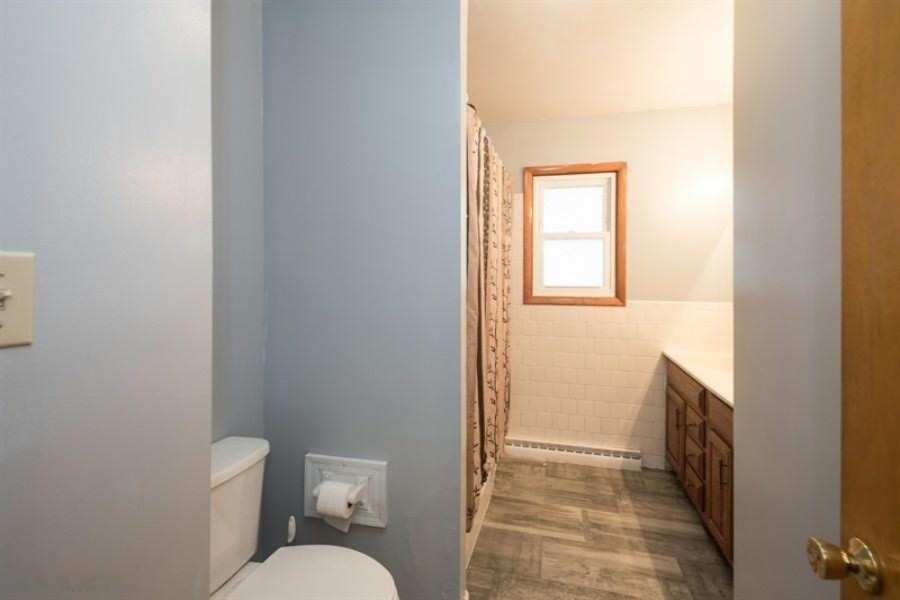 2587 Huntly Road Niles, MI 49120 - Photo 9 of 13 09_2587Huntly_8_Bathroom_LowRes