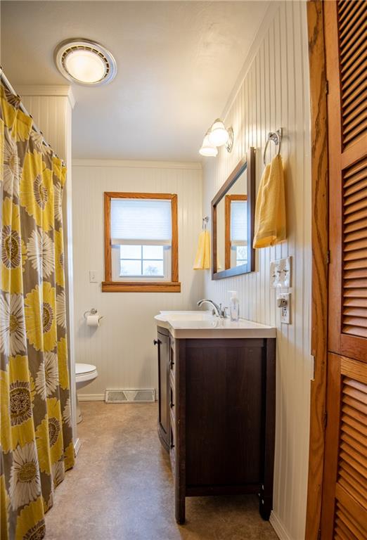 820 South Neshannock Road Hermitage, PA 16148 - Photo 16 of 18 Children's bath.