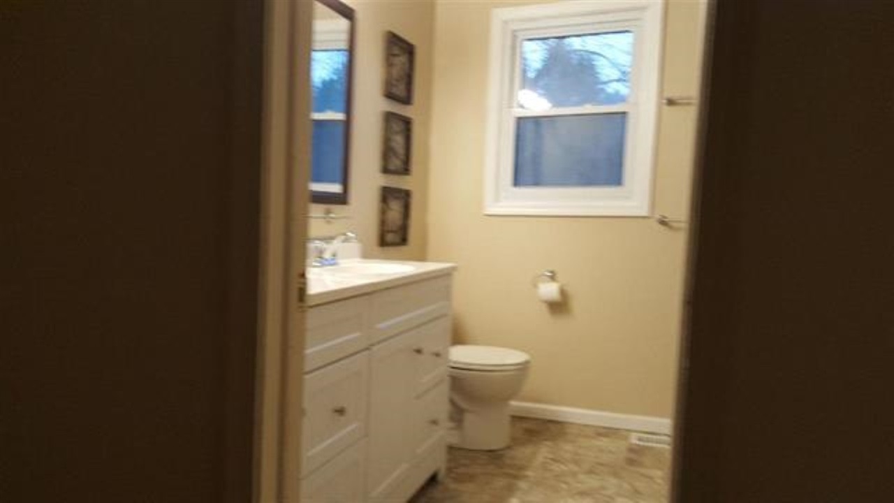 6333 Wreckenridge Road Flint, MI 48532 - Photo 13 of 23 31377513-12.JPG