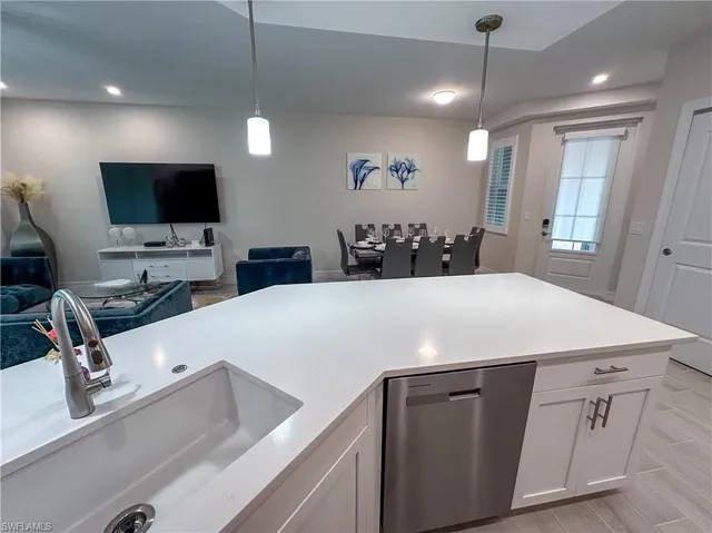 $6,900 | 220 Indies Drive East, Unit 101, Naples, FL 34114