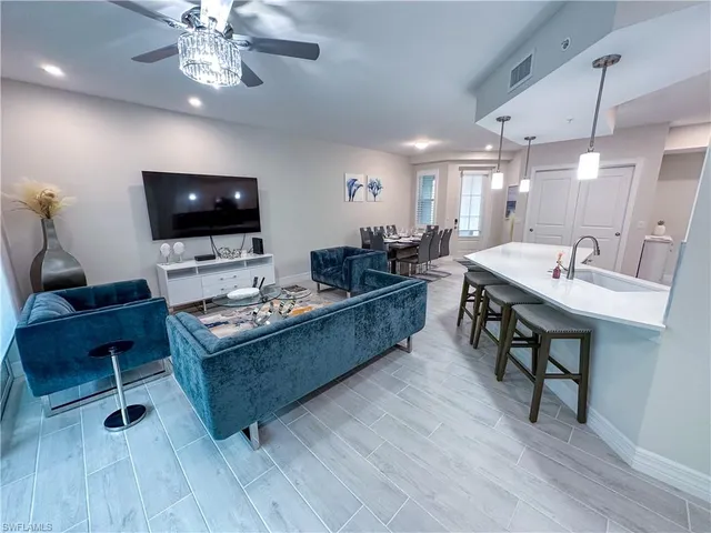 $6,900 | 220 Indies Drive East, Unit 101, Naples, FL 34114