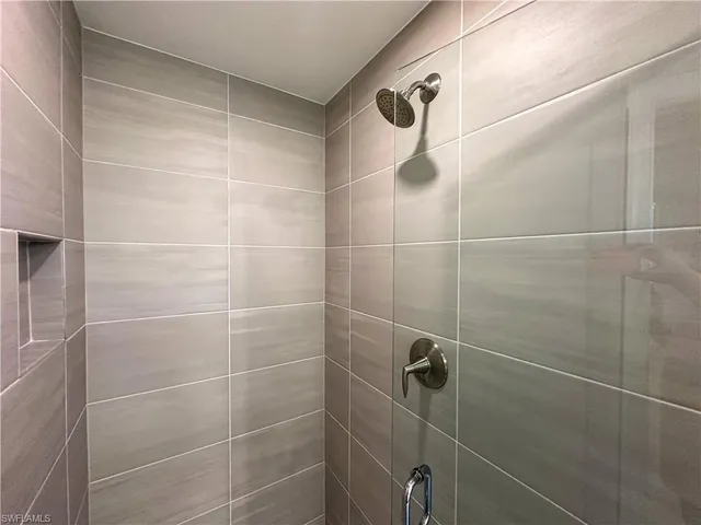 $6,900 | 220 Indies Drive East, Unit 101, Naples, FL 34114