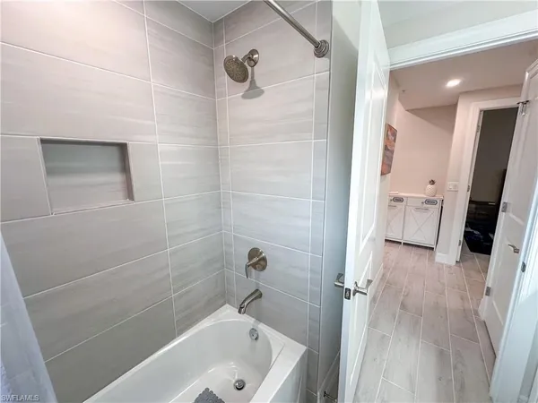 $6,900 | 220 Indies Drive East, Unit 101, Naples, FL 34114