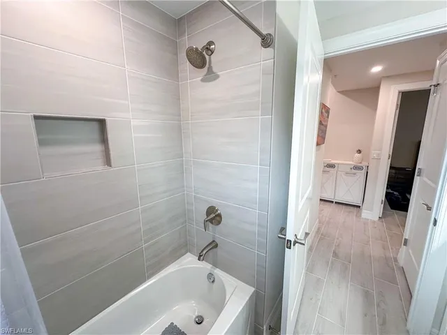 $6,900 | 220 Indies Drive East, Unit 101, Naples, FL 34114