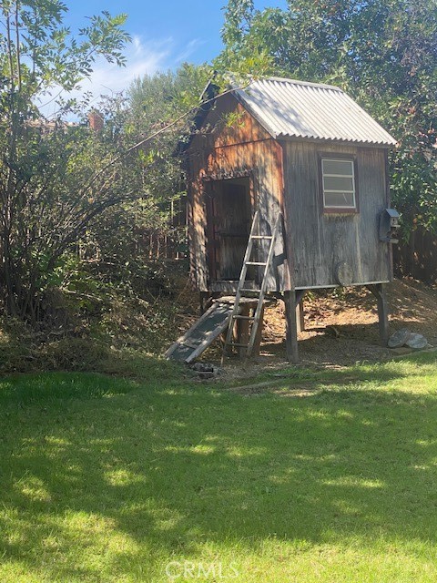 140 Channing Street Redlands, CA 92373 - Photo 28 of 32 Play house or chicken coop