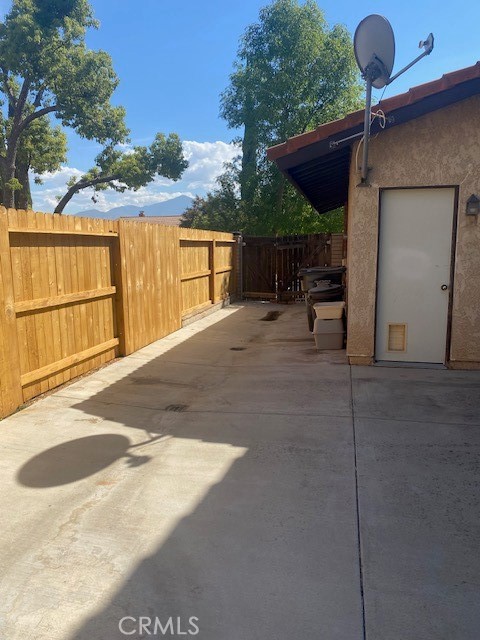 140 Channing Street Redlands, CA 92373 - Photo 32 of 32 Side yard with garage access