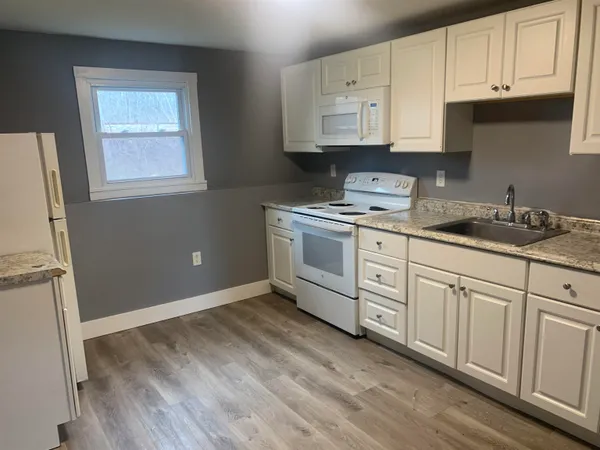 $1,795 | 354 Main Street, Unit 3, Somersworth, NH 03878