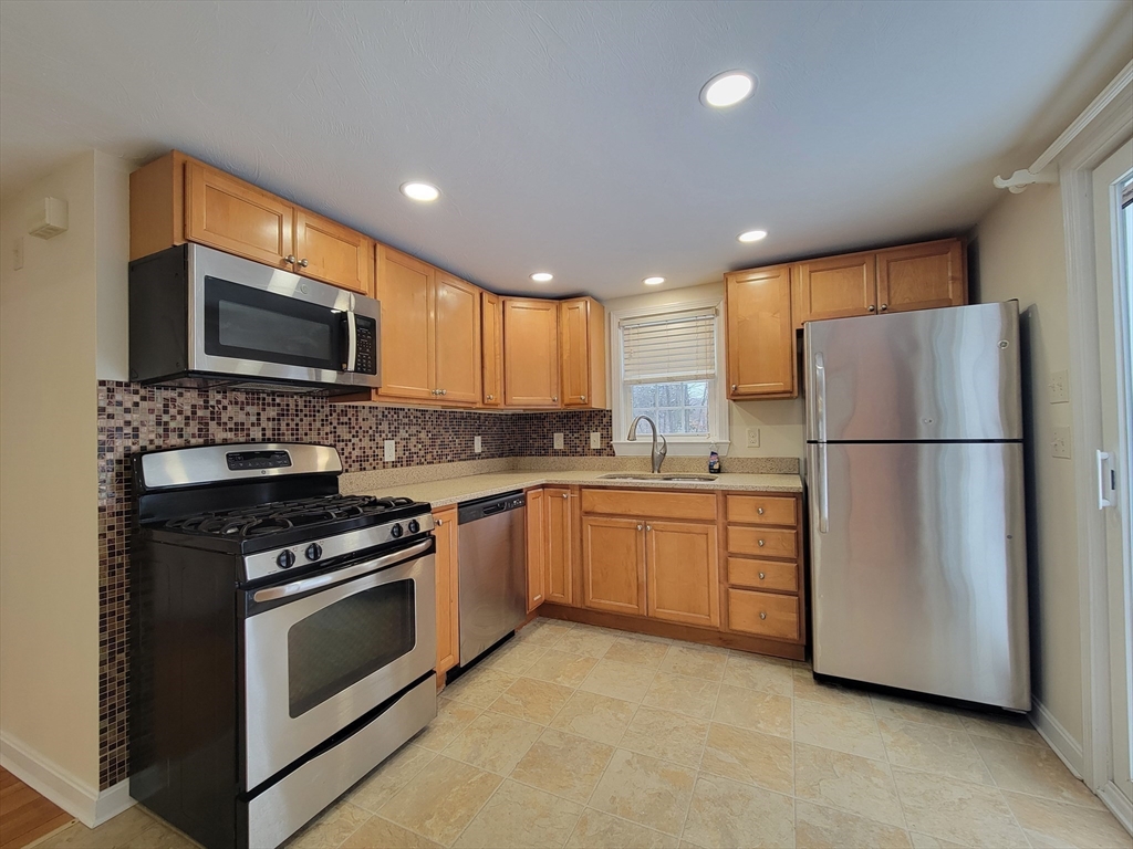 41 Almount Road, Unit 1 Fitchburg, MA 01420 - Photo 2 of 13