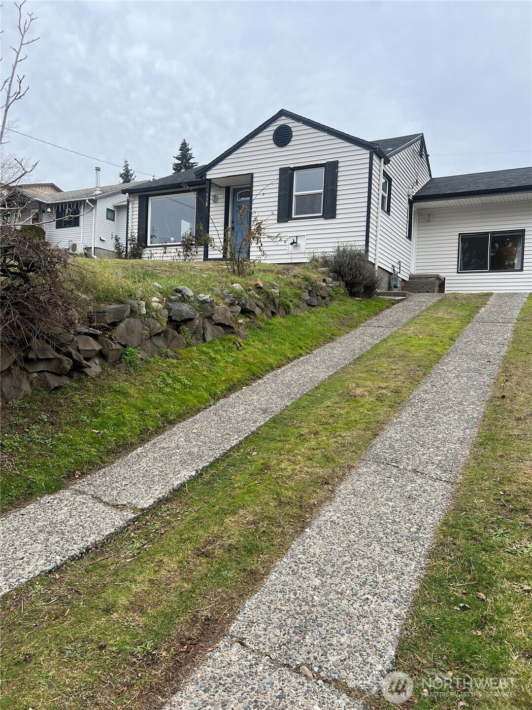 558 Windsor Place Northeast Renton, WA 98056 - Photo 1 of 20 a front view of a house with garden
