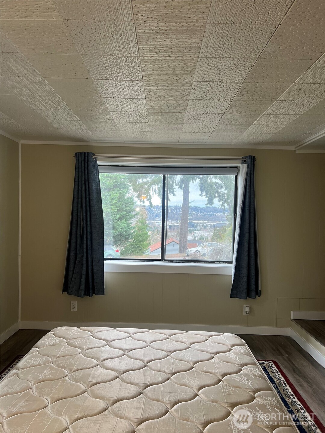 558 Windsor Place Northeast Renton, WA 98056 - Photo 18 of 20 a bedroom with a bed and a window