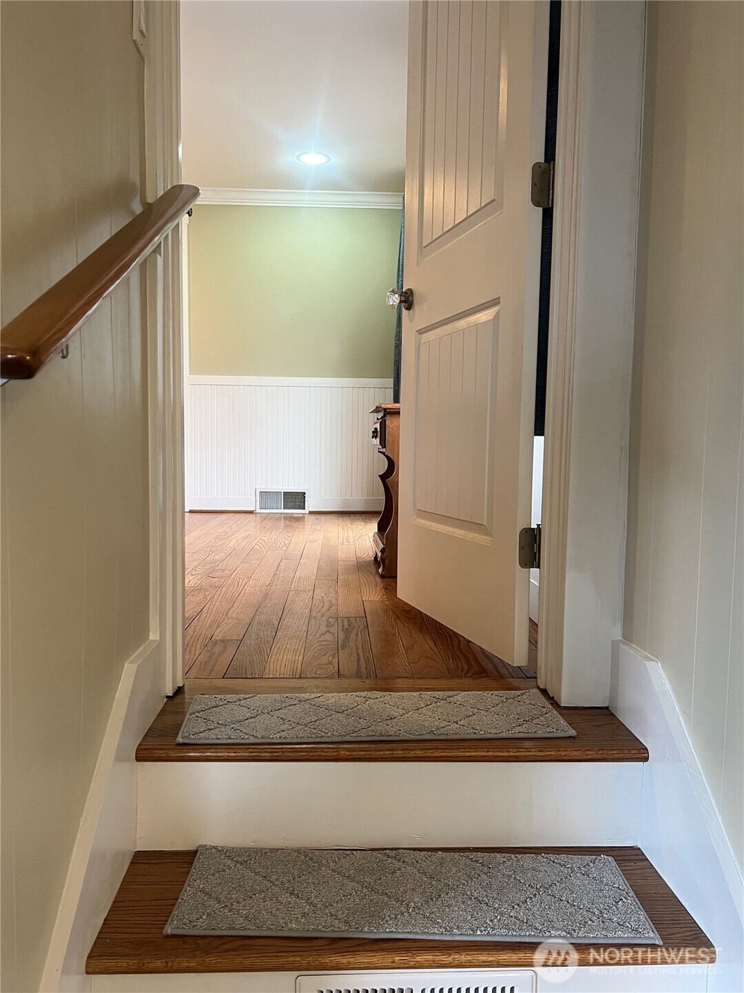 558 Windsor Place Northeast Renton, WA 98056 - Photo 19 of 20 a view of entryway