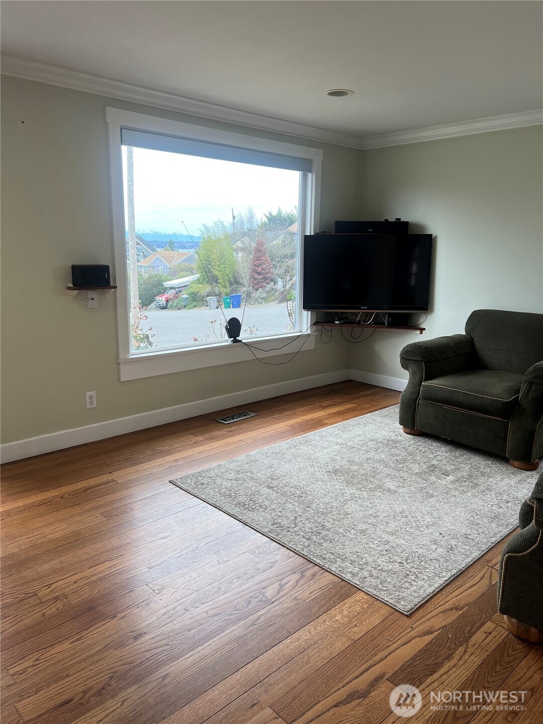 558 Windsor Place Northeast Renton, WA 98056 - Photo 2 of 20 a living room with furniture and a flat screen tv