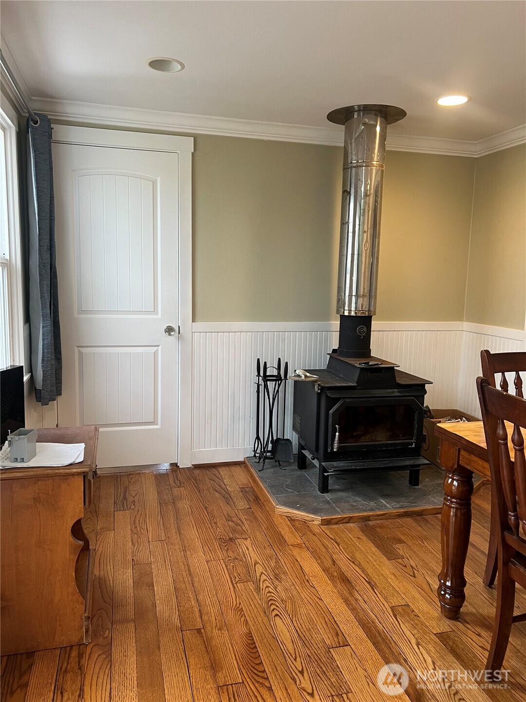 558 Windsor Place Northeast Renton, WA 98056 - Photo 10 of 20 a living room with a furniture and a table