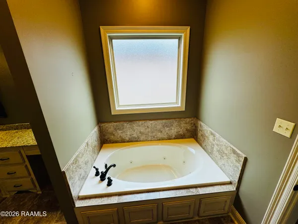 $2,295 | 106 Shadow Springs Drive, Lafayette, LA 70508