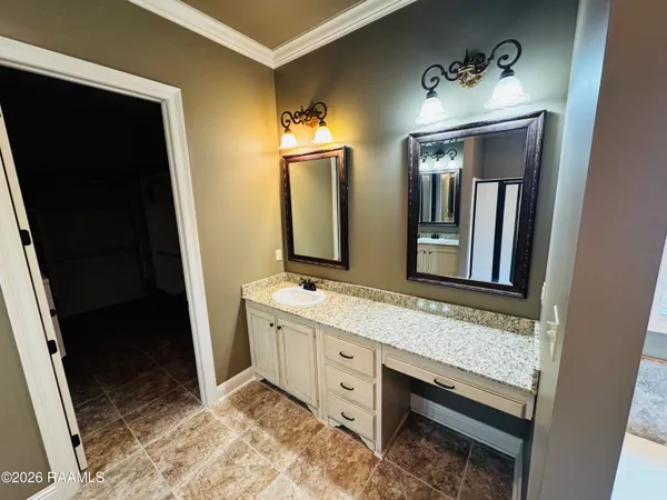 $2,295 | 106 Shadow Springs Drive, Lafayette, LA 70508