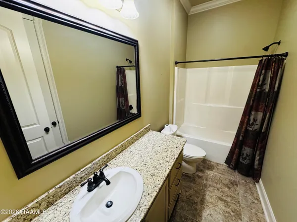 $2,295 | 106 Shadow Springs Drive, Lafayette, LA 70508