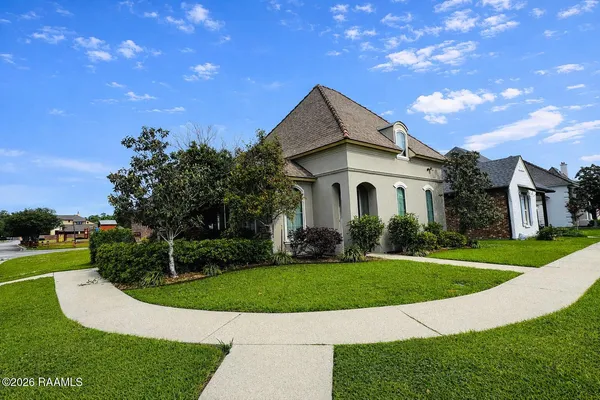 $2,295 | 106 Shadow Springs Drive, Lafayette, LA 70508