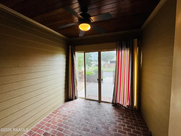 $2,295 | 106 Shadow Springs Drive, Lafayette, LA 70508