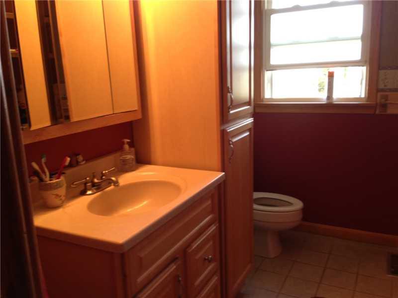 47 Goodwins Acres, Unit ACRES Biddeford, ME 04005 - Photo 9 of 26 Bathroom. Main level bathroom!