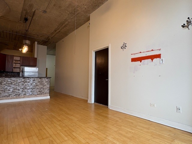 320 East 21st Street, Unit 405 Chicago, IL 60616 - Photo 6 of 15 a view of an empty room with kitchen and a window