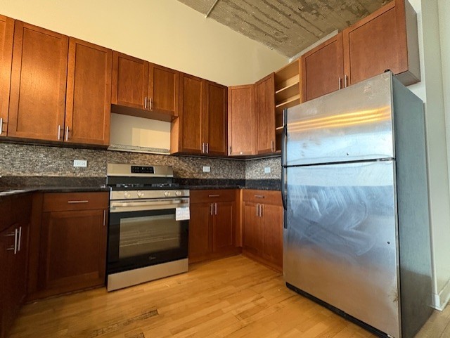 320 East 21st Street, Unit 405 Chicago, IL 60616 - Photo 7 of 15 a kitchen with stainless steel appliances granite countertop a stove a sink and a refrigerator