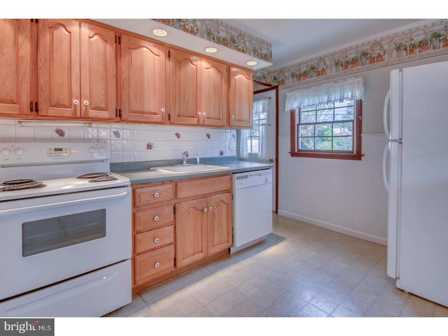 431 Chelsea Road Fairless Hills, PA 19030 - Photo 6 of 21 Kitchen