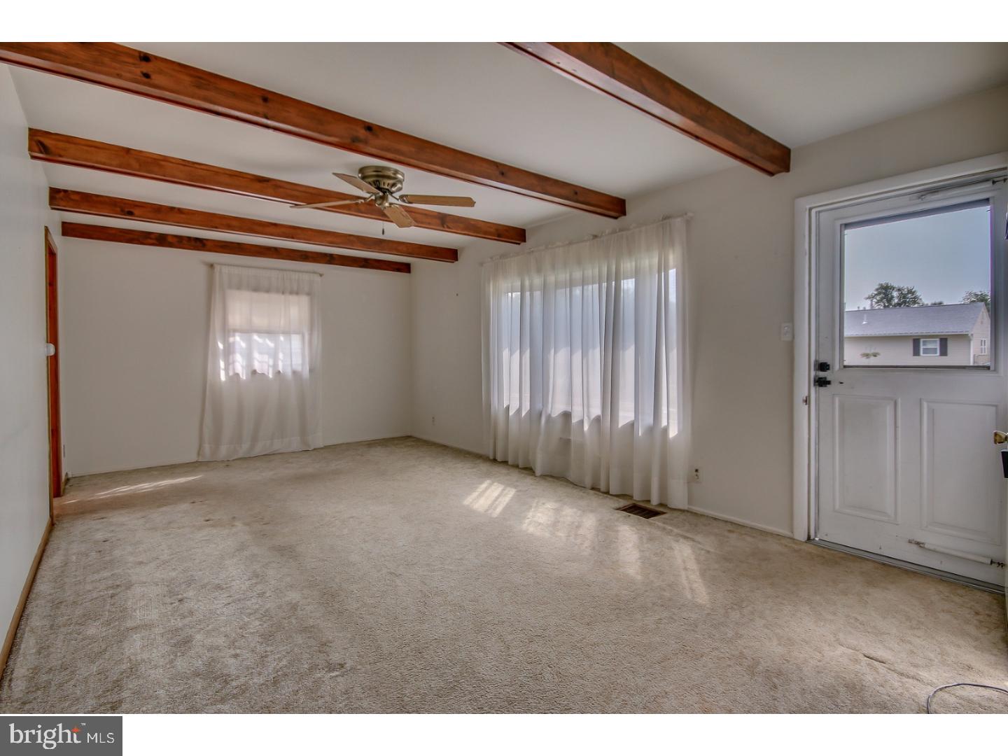 431 Chelsea Road Fairless Hills, PA 19030 - Photo 8 of 21 Living Room