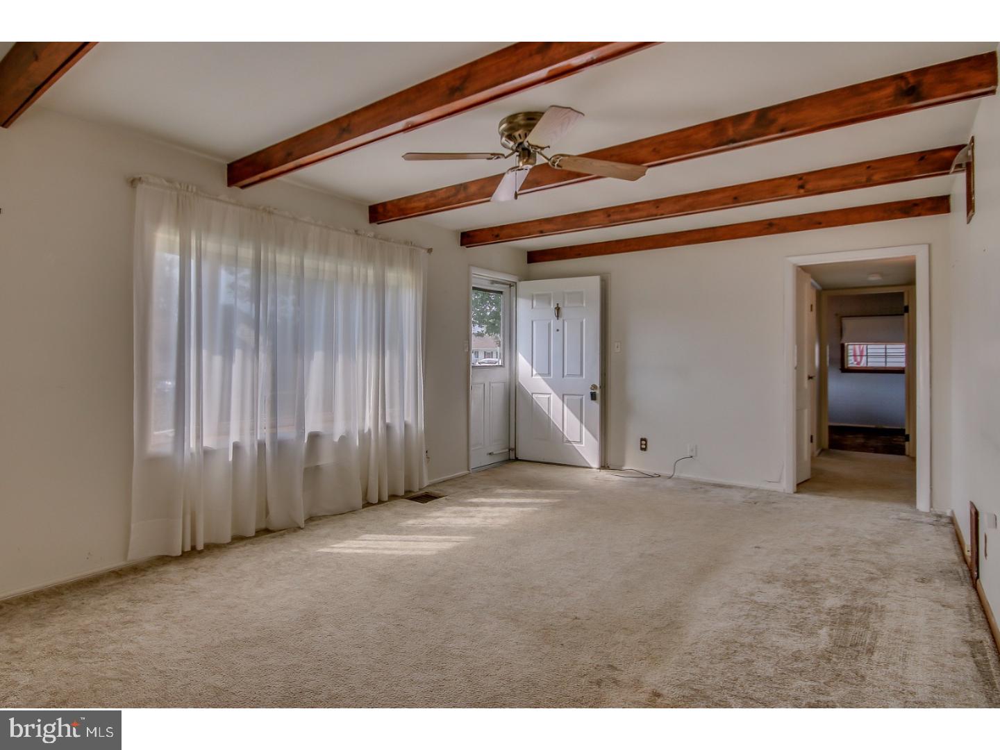 431 Chelsea Road Fairless Hills, PA 19030 - Photo 9 of 21 Living Room