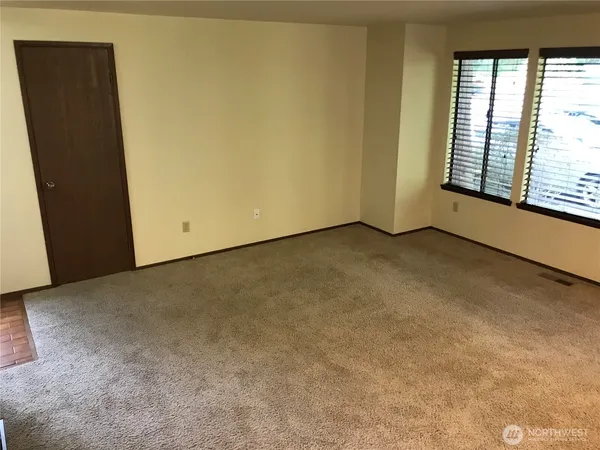 $1,900 | 835 Northwest Huckle Drive, Unit A, Bremerton, WA 98311