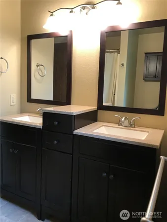 $1,900 | 835 Northwest Huckle Drive, Unit A, Bremerton, WA 98311