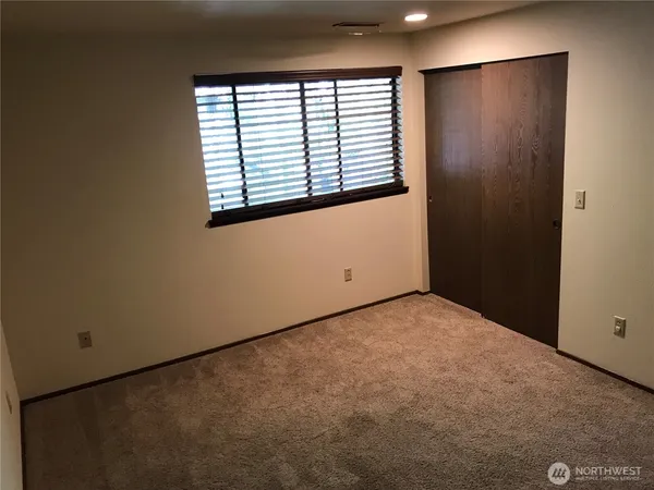$1,900 | 835 Northwest Huckle Drive, Unit A, Bremerton, WA 98311
