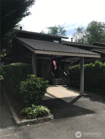 $1,900 | 835 Northwest Huckle Drive, Unit A, Bremerton, WA 98311