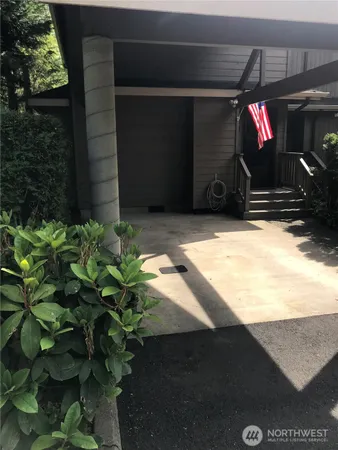 $1,900 | 835 Northwest Huckle Drive, Unit A, Bremerton, WA 98311
