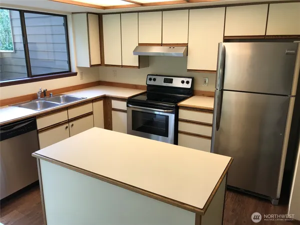 $1,900 | 835 Northwest Huckle Drive, Unit A, Bremerton, WA 98311