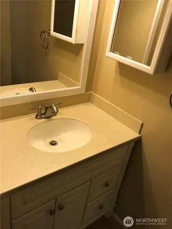 $1,900 | 835 Northwest Huckle Drive, Unit A, Bremerton, WA 98311