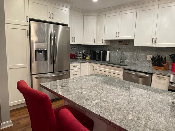 $559,900 | 100 Ledgewood Drive, Unit 410, Stoneham, MA 02180