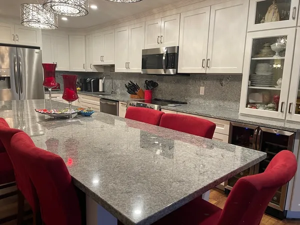 $559,900 | 100 Ledgewood Drive, Unit 410, Stoneham, MA 02180