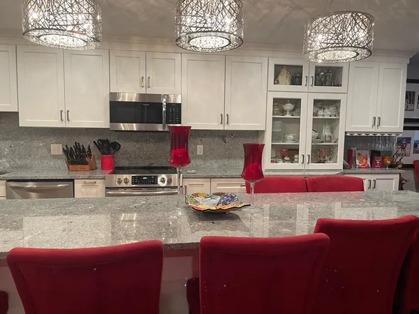 $559,900 | 100 Ledgewood Drive, Unit 410, Stoneham, MA 02180