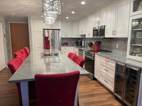 $559,900 | 100 Ledgewood Drive, Unit 410, Stoneham, MA 02180