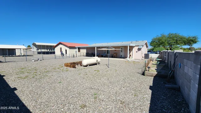 a view of an outdoor space