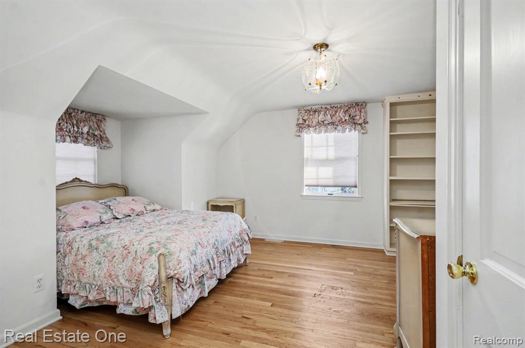 5840 Inkster Road West Bloomfield, MI 48323 - Photo 32 of 47