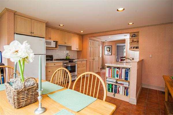 48 Sheridan Road Wellesley, MA 02481 - Photo 8 of 14 Gallery Image 8