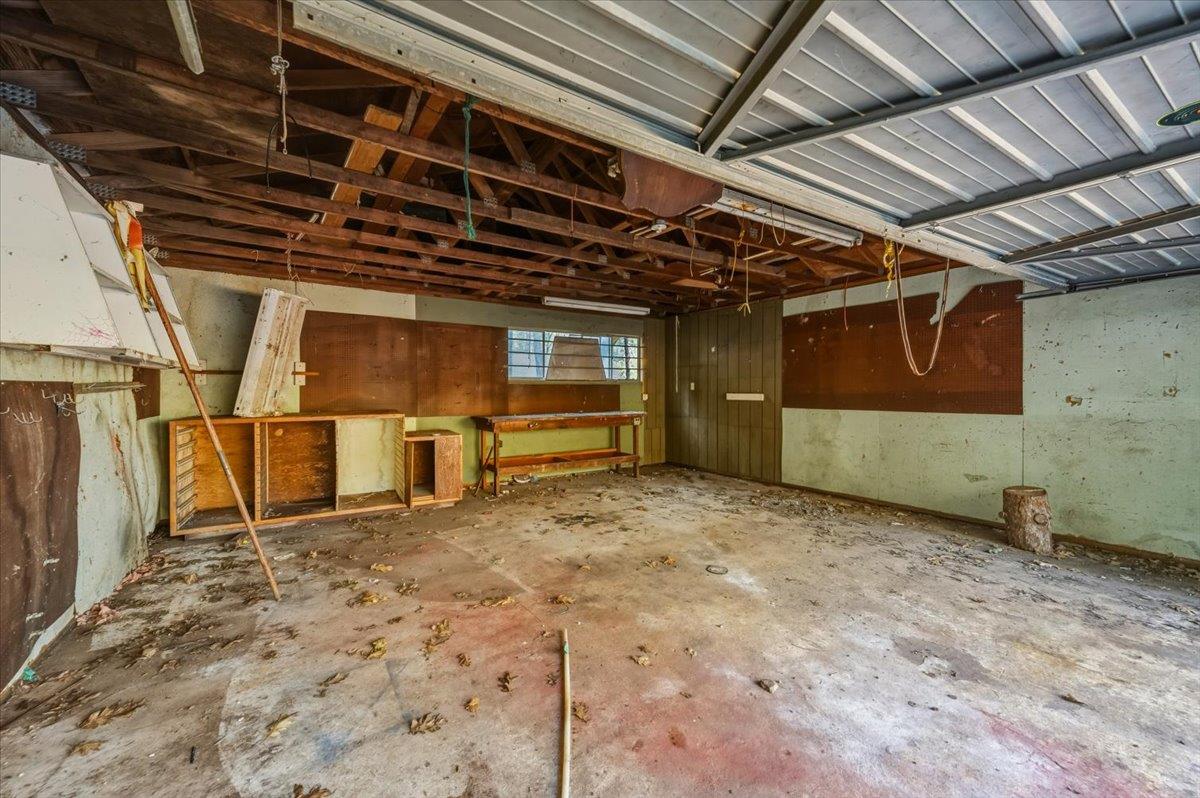 12056 North Bloomfield Road Nevada City, CA 95959 - Photo 15 of 50 a view of an empty room