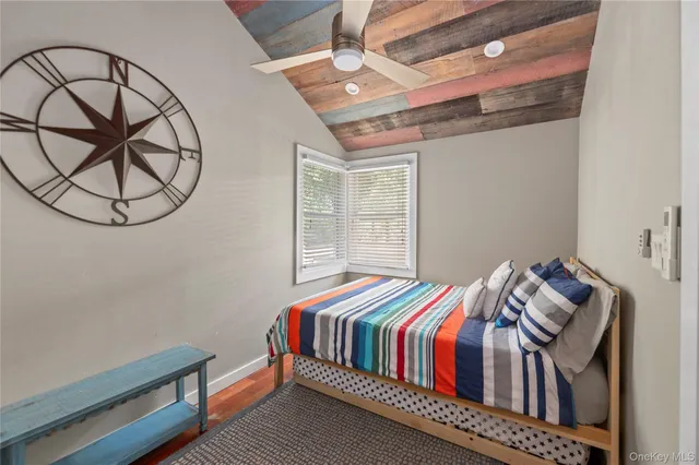 a view of walk in closet